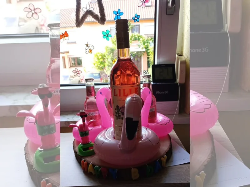 Flamingo-Lillet-Spritz als sommerliches Geldgeschenk zum Geburtstag
