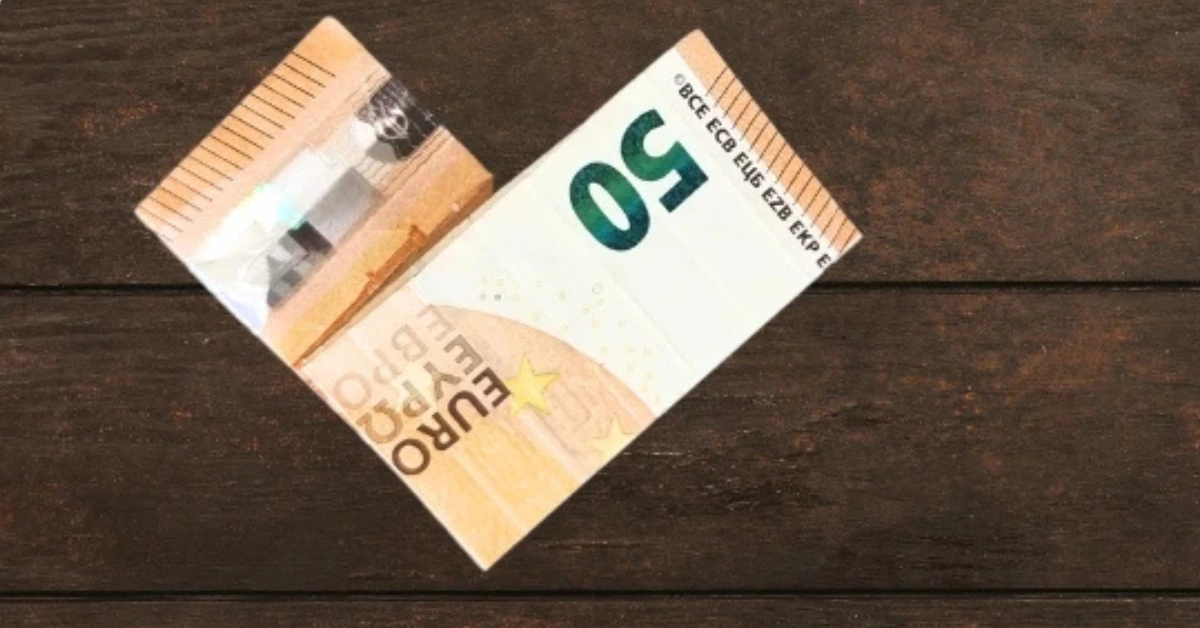 Geld falten Herz Schritt 5
